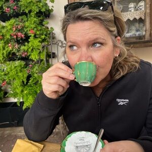 Meet your Posher, Laura